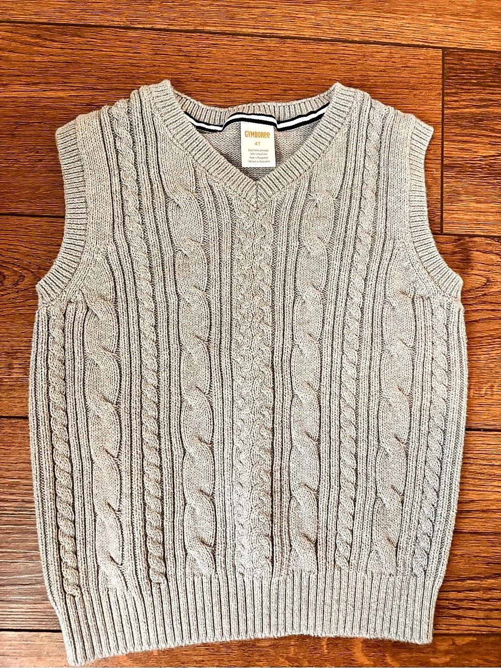G.H. Bass & Co. Cable Knit V-Neck Vest  Like New